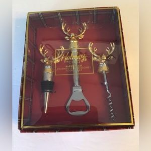 - Ciroa 3 Piece Bar Ware Wine Set.  NWT